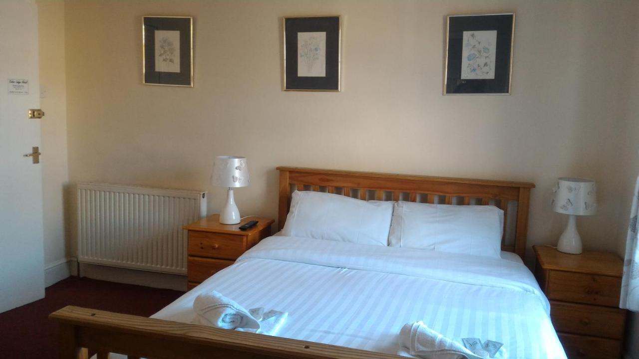 Cedar Lodge Hotel Эксетер Экстерьер фото