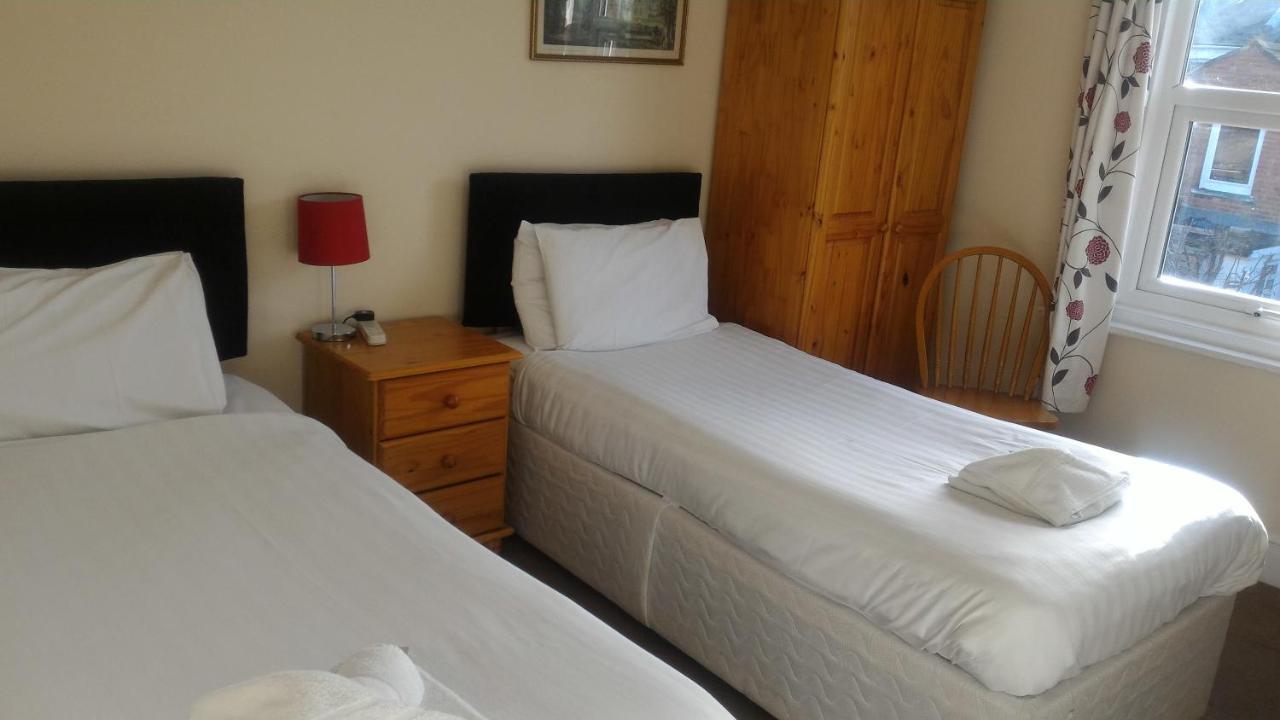 Cedar Lodge Hotel Эксетер Экстерьер фото